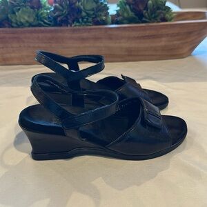 Mephisto Pattie blooded Black Leather Strappy Open toe Sandals Womens size EU 38
